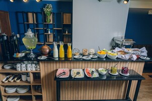 Ókeypis morgunverðarhlaðborð daglega