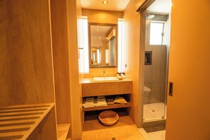 Shower, free toiletries, hair dryer, towels - Saska Boutique (Cusco)