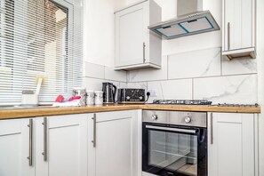 Dining tables - 3bed Holiday Home.Barrow in Furness. 5mins walk to most amenities (Barrow-in-Furness)