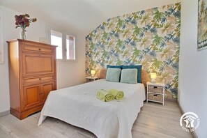 4 bedrooms, desk, iron/ironing board, free WiFi