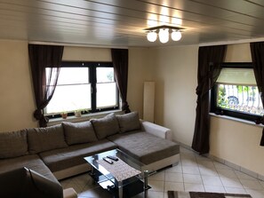 Smart TV, fireplace, stereo