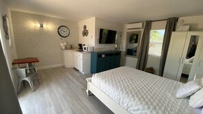 1 Schlafzimmer, BĂŒgeleisen/BĂŒgelbrett, kostenloses WLAN, BettwĂ€sche