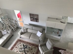 TV connectée, lecteur de DVD, livres, imprimantes