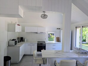 Køleskab, mikrobølgeovn, ovn, kogeplade
