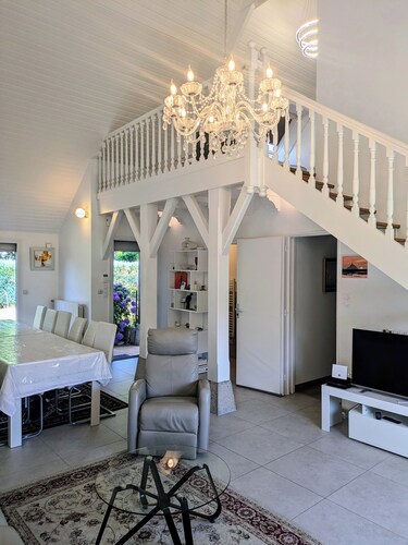 LARGE COSY HOUSE 12 persons OPEN SPACES GARDEN PARKINGS BEACH