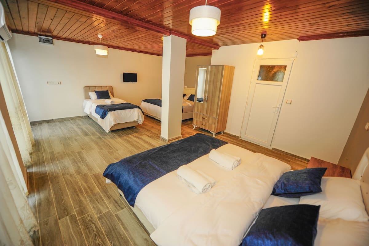 Deniz Manzarali 4 kisilik Oda | 1 dormitorio, sábanas de algodón egipcio, ropa de cama de alta calidad