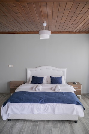 Egyptian cotton sheets, premium bedding, down comforters - Assos No9 Hotel (Ayvacik)