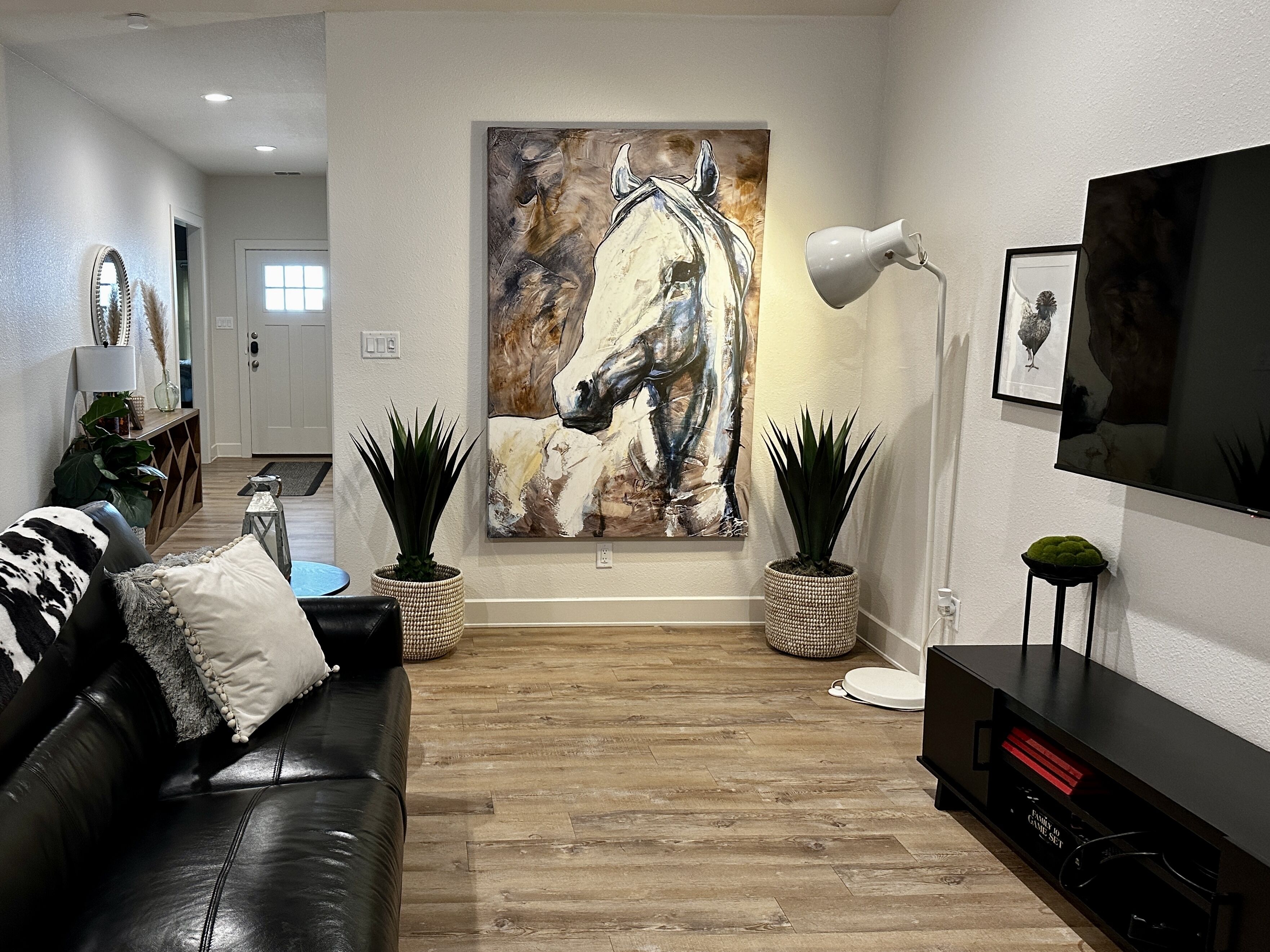 King Bed - Country Modern Dreamhouse Abilene 6 beds