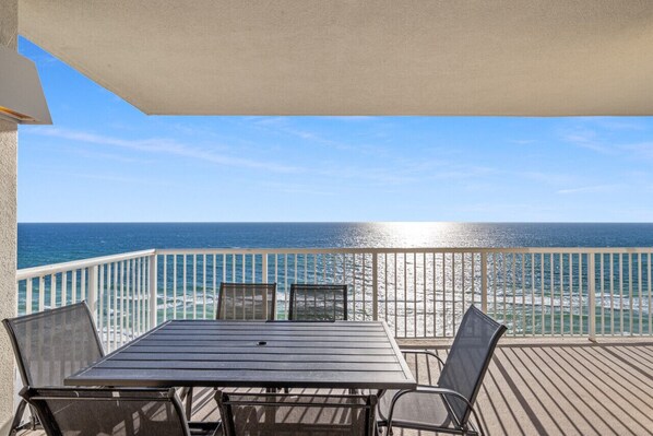 Outdoor dining - Official Majestic Beach Resort - T2 1009 - 3BR 3BA - Sleeps 10 (Panama City Beach)