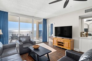 テレビ、卓球台