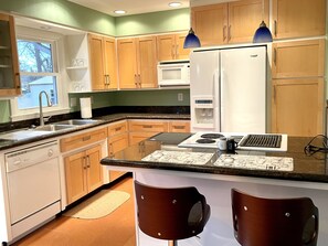 冰箱、微波炉、烤箱、炉灶