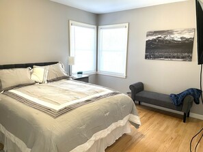 4 bedrooms, iron/ironing board, WiFi, bed sheets - Tranquil Home in Beautiful Setting (Ames)