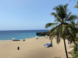 Beach nearby, sun-loungers, beach towels