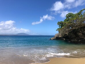 Beach nearby, sun-loungers, beach towels