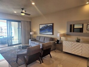 Smart TV - Spend the holidays in Paradise - 2 BD luxury unit in upscale oceanfront resort (San José del Cabo)