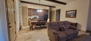 Televisión y chimenea