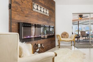 Fernseher, Kamin