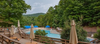 Lake's Edge Lodge - Water Views, & Community Golf!