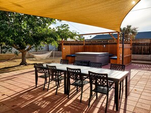 Outdoor dining - Tortoise Oasis - Hot tub, Shuffleboard, & More! (Yucca Valley)