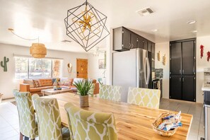 Dining - Tortoise Oasis - Hot tub, Shuffleboard, & More! (Yucca Valley)