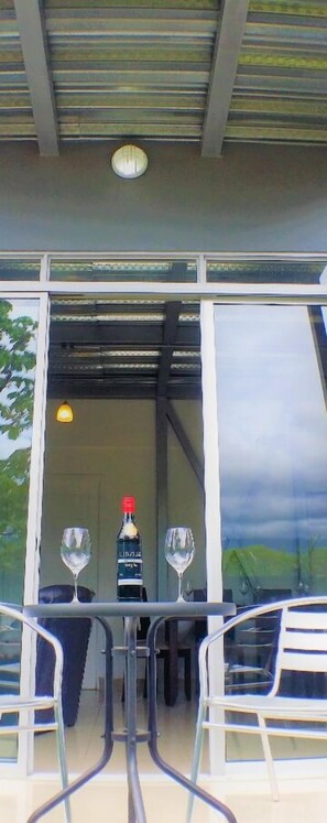 Outdoor dining - Modern 2br/1.5ba Apt w/ AC & Great Location. #A (Pozos, Santa Ana)