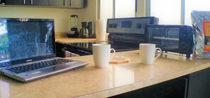 2 bedrooms, desk, iron/ironing board, travel cot - Modern 2br/1.5ba Apt w/ AC & Great Location. #A (Pozos, Santa Ana)