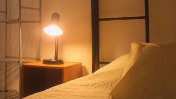 2 chambres, bureau, fer et planche Ă repasser, lit parapluie