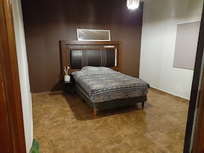 In-room safe, travel cot, bed sheets