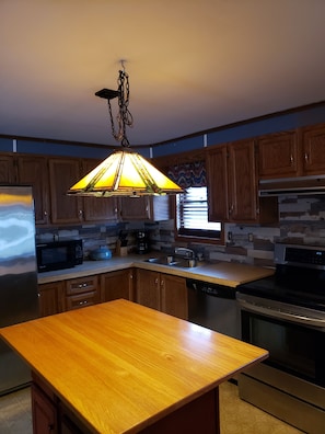 Fridge, microwave, oven, stovetop - PERFECT FAMILY GETAWAY! (Warrensburg)