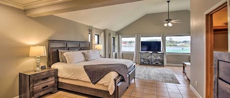 4 habitaciones, tabla de planchar con plancha, cuna de viaje y internet