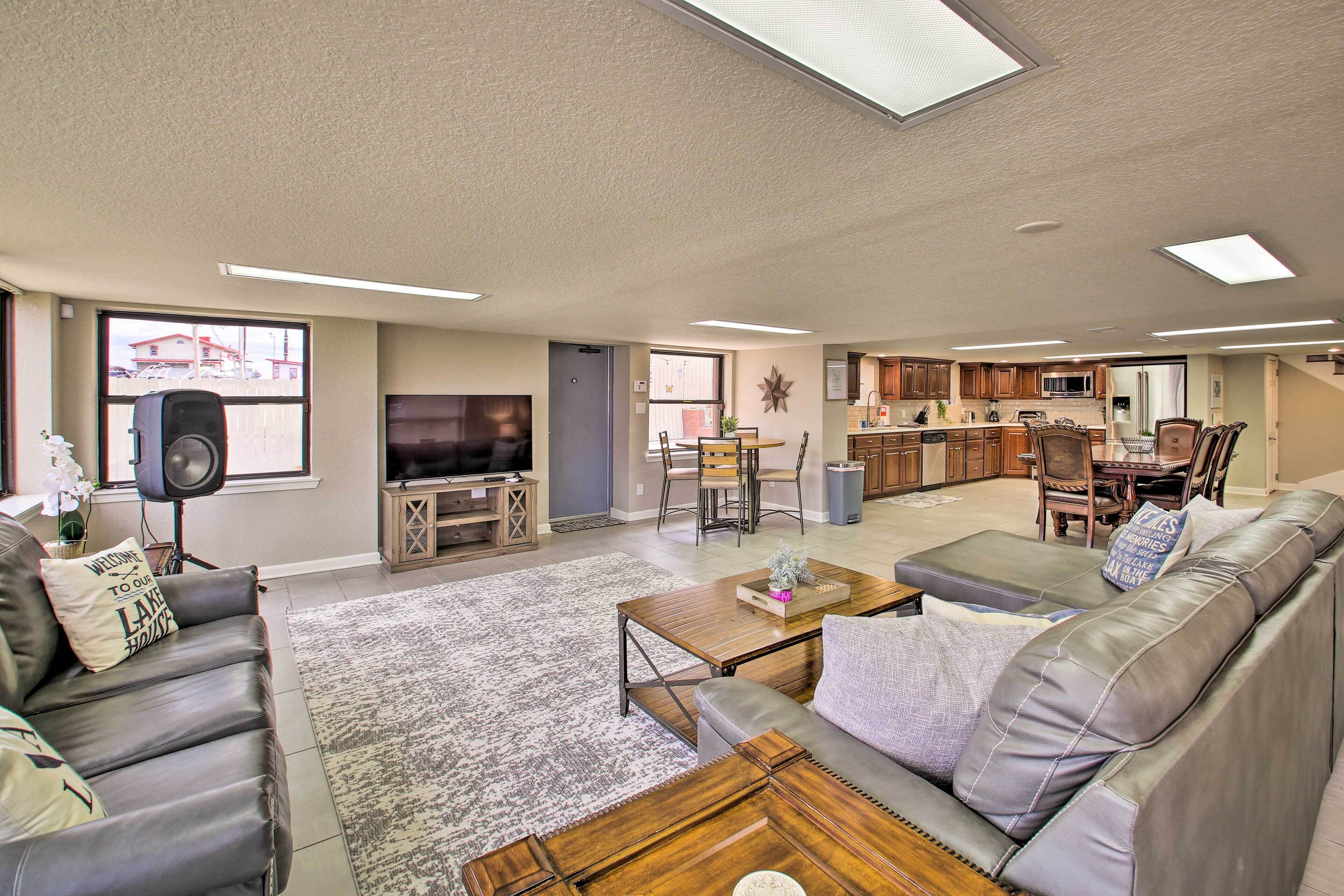 Lakefront Gem W/ Docks On Central Ave - Hot Springs, AR