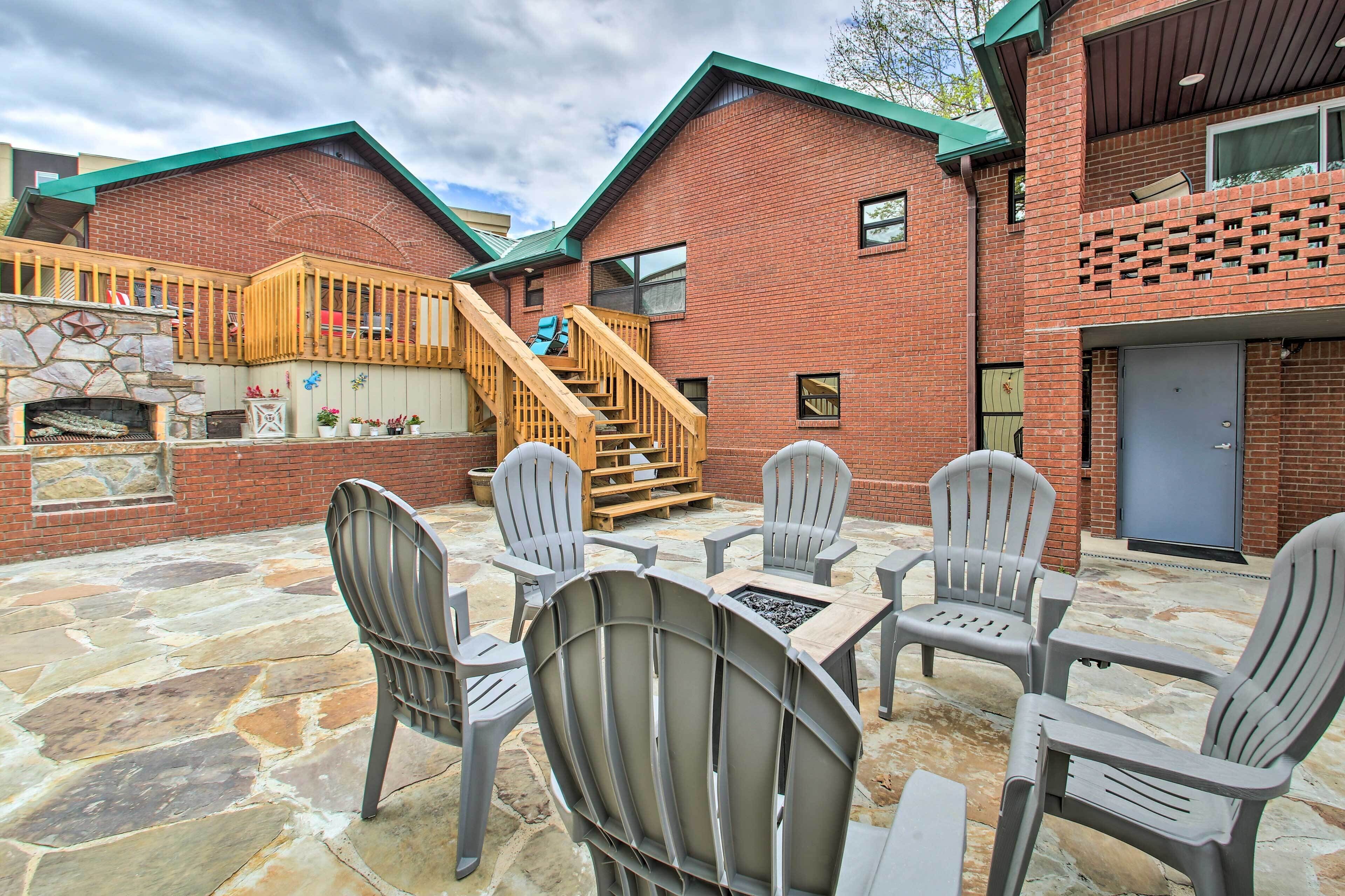 Pet-Friendly Lakefront Gem in Hot Springs w/ Docks