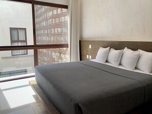 Caja de seguridad en la habitación, wifi gratis y ropa de cama