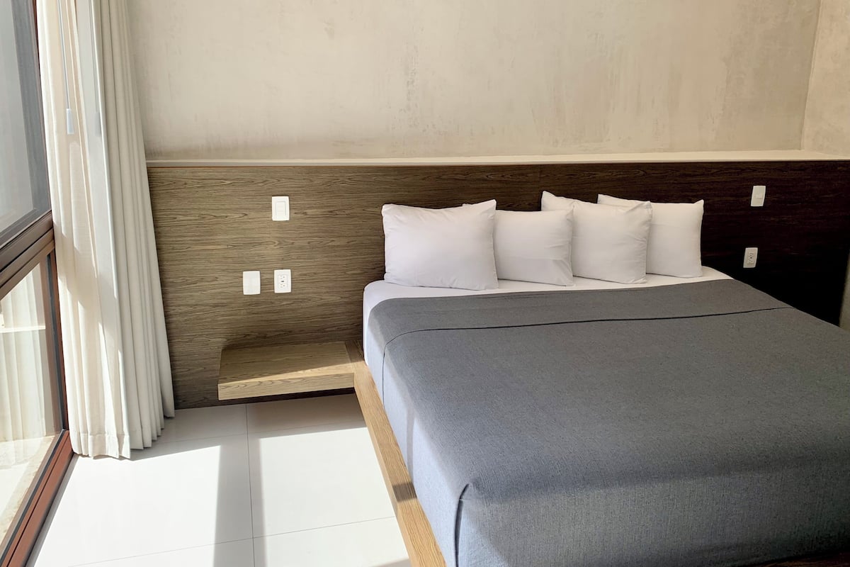 Peti besi dalam bilik, Wi-fi percuma, cadar katil