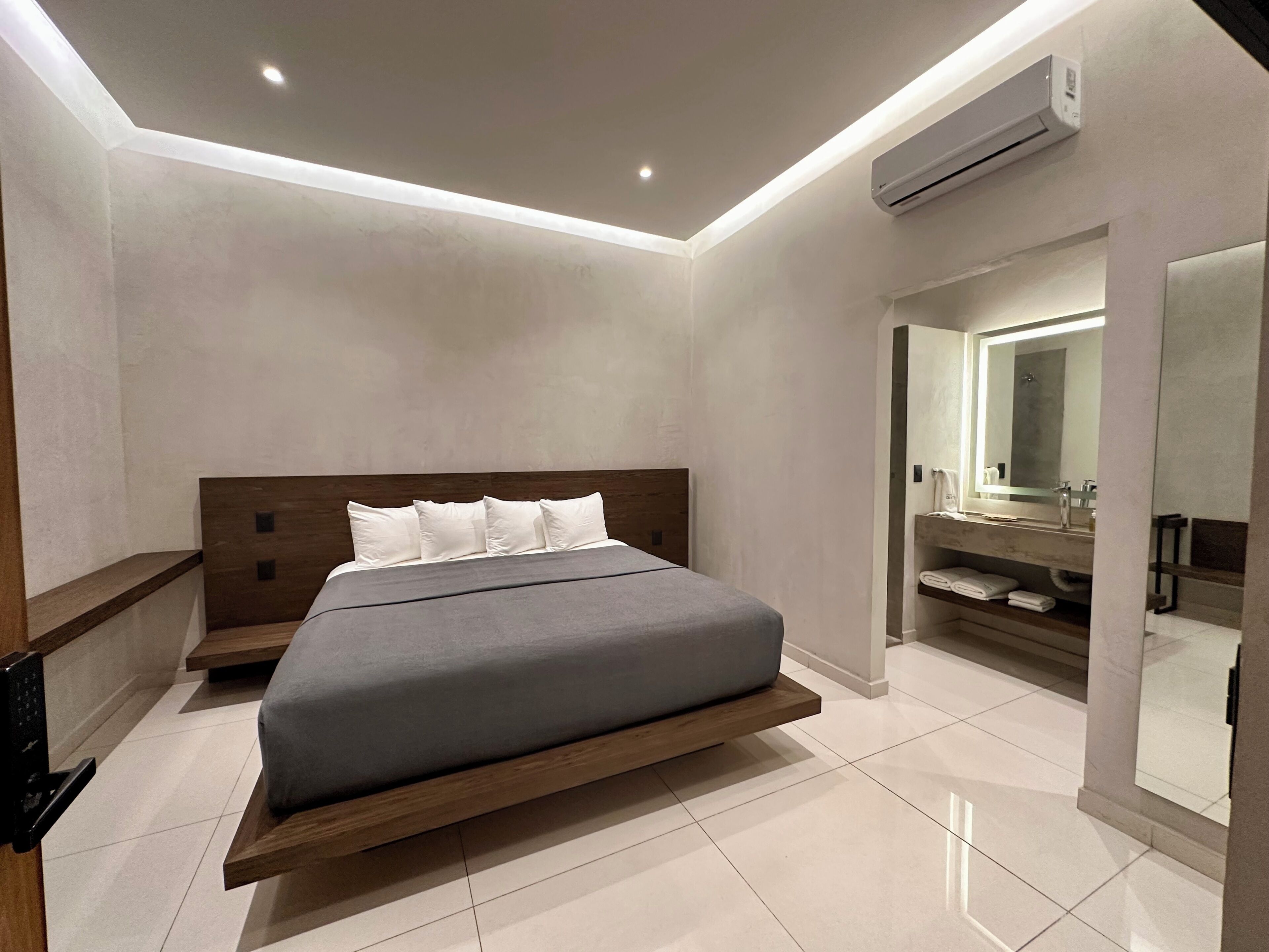 Caja de seguridad en la habitación, wifi gratis y ropa de cama 
