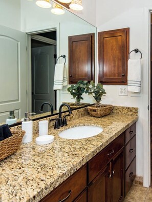 Badekar, hårtørrer, håndklæder, Sæbe