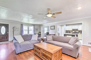 TV, fireplace