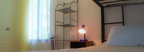 2 Schlafzimmer, Schreibtisch, Bügeleisen/Bügelbrett, Reisekinderbett