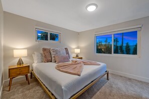 4 chambres, fer et planche à repasser, lit de bébé portatif