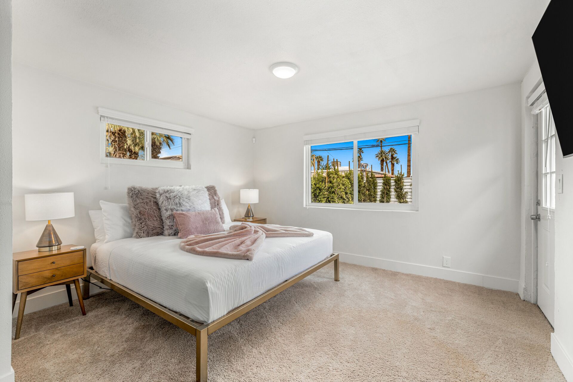 4 slaapkamers, een strijkplank/strijkijzer, reisbedje, gratis wifi