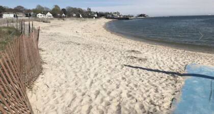 Perfect beach house getaway within walking distance to the beach