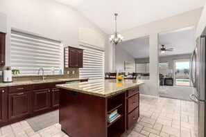 Fridge, microwave, oven, stovetop - Refreshing Gilbert Pool Home! Sleeps 8! Family Fun! Disc. Avail. (Gilbert)