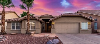 Refreshing Gilbert Pool Home! Sleeps 8! Family Fun! Disc. Avail.