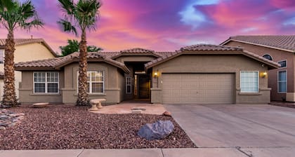 Refreshing Gilbert Pool Home! Sleeps 8! Family Fun! Disc. Avail.