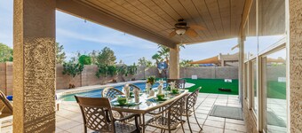 Refreshing Gilbert Pool Home! Sleeps 8! Family Fun! Disc. Avail.
