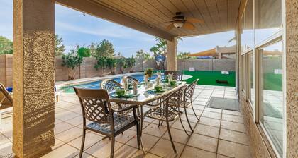 Refreshing Gilbert Pool Home! Sleeps 8! Family Fun! Disc. Avail.
