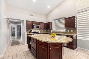 Fridge, microwave, oven, stovetop - Refreshing Gilbert Pool Home! Sleeps 8! Family Fun! Disc. Avail. (Gilbert)