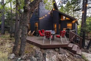 Outdoor dining - Elite Mountaintop Cabin - 2 Decks, Fire Pit, Loft & Pups! (Munds Park)