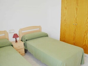 3 bedrooms, iron/ironing board, travel crib