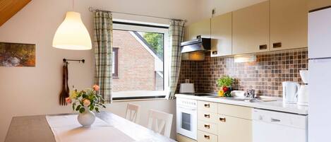 Frigorifero, forno, piano cottura, lavastoviglie